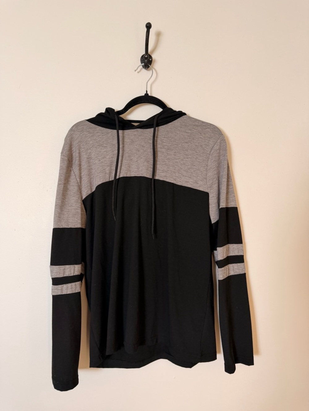 Women’s Two-Tone Hooded Long Sleeve Shirt - Black and Gray